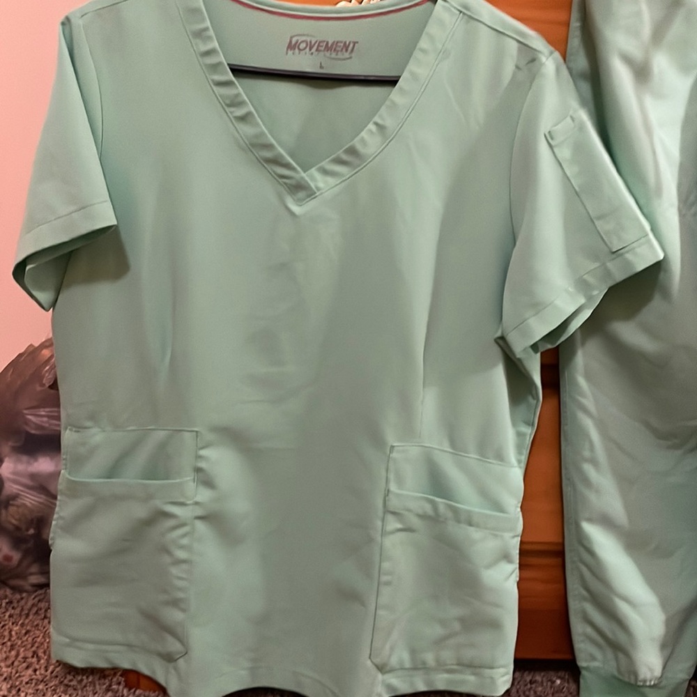 Movement scrub set